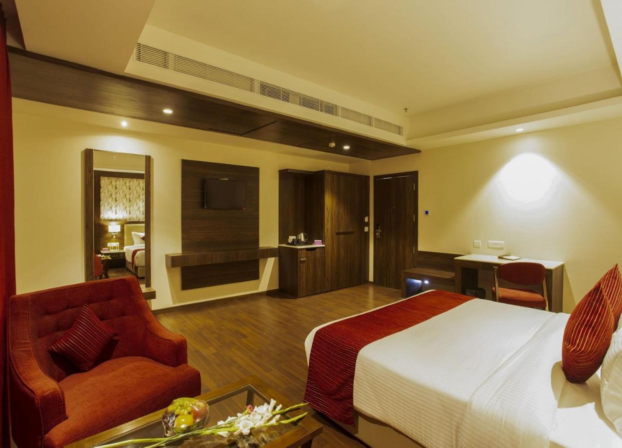 Sarovar Portico, 4*