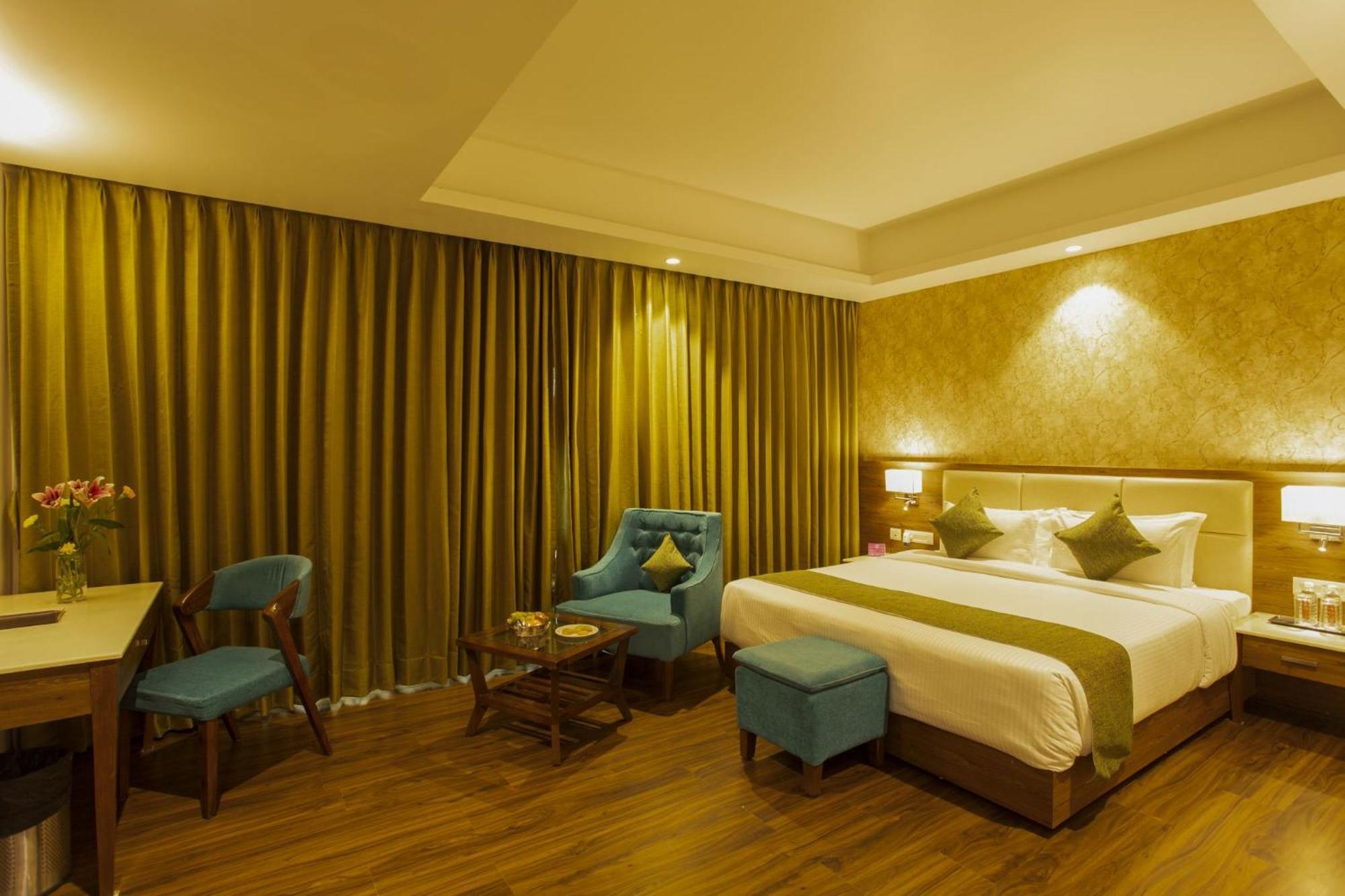 Hotel Sarovar Portico, 4*