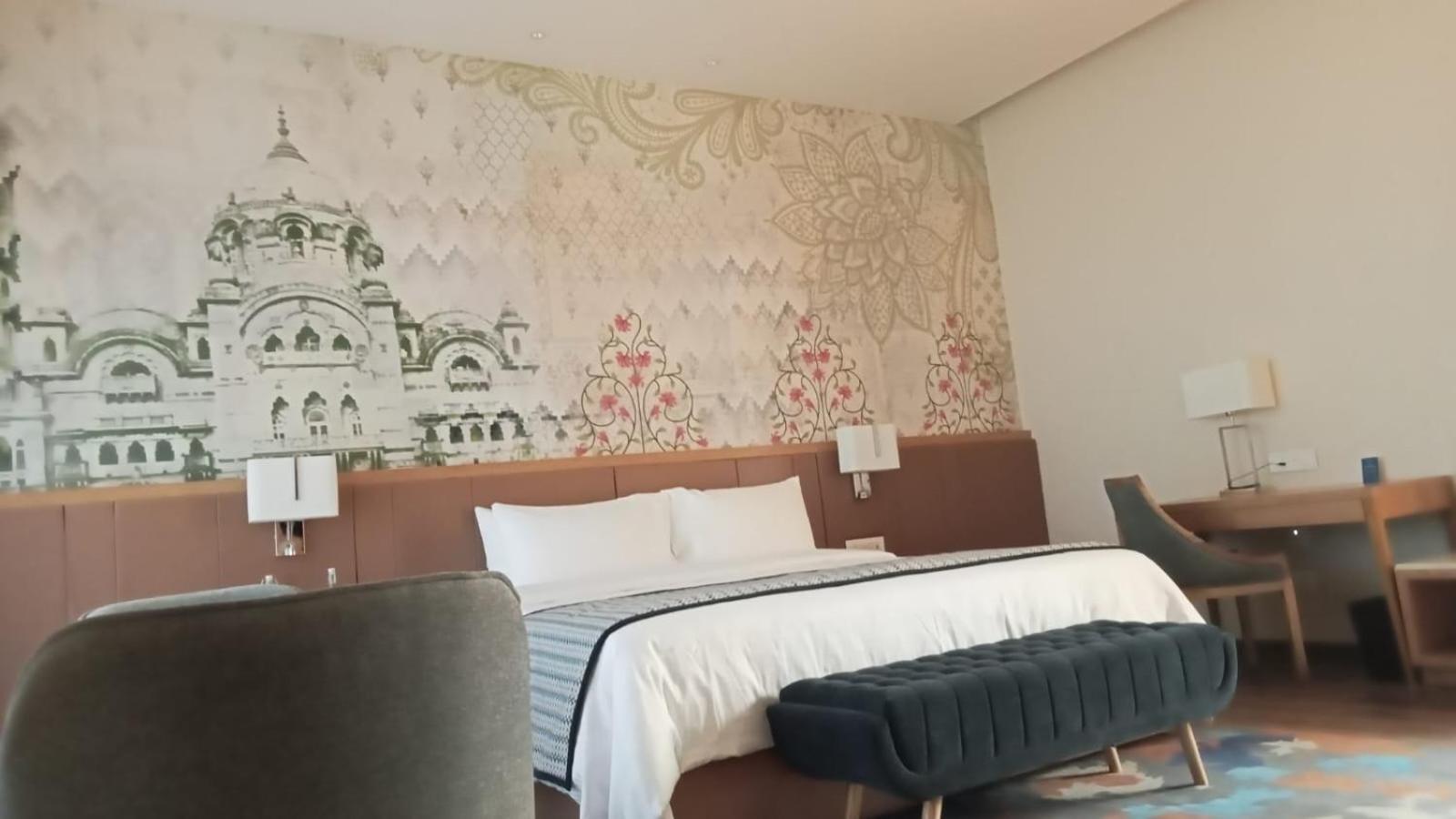 Hotel Sarovar Portico, 4*