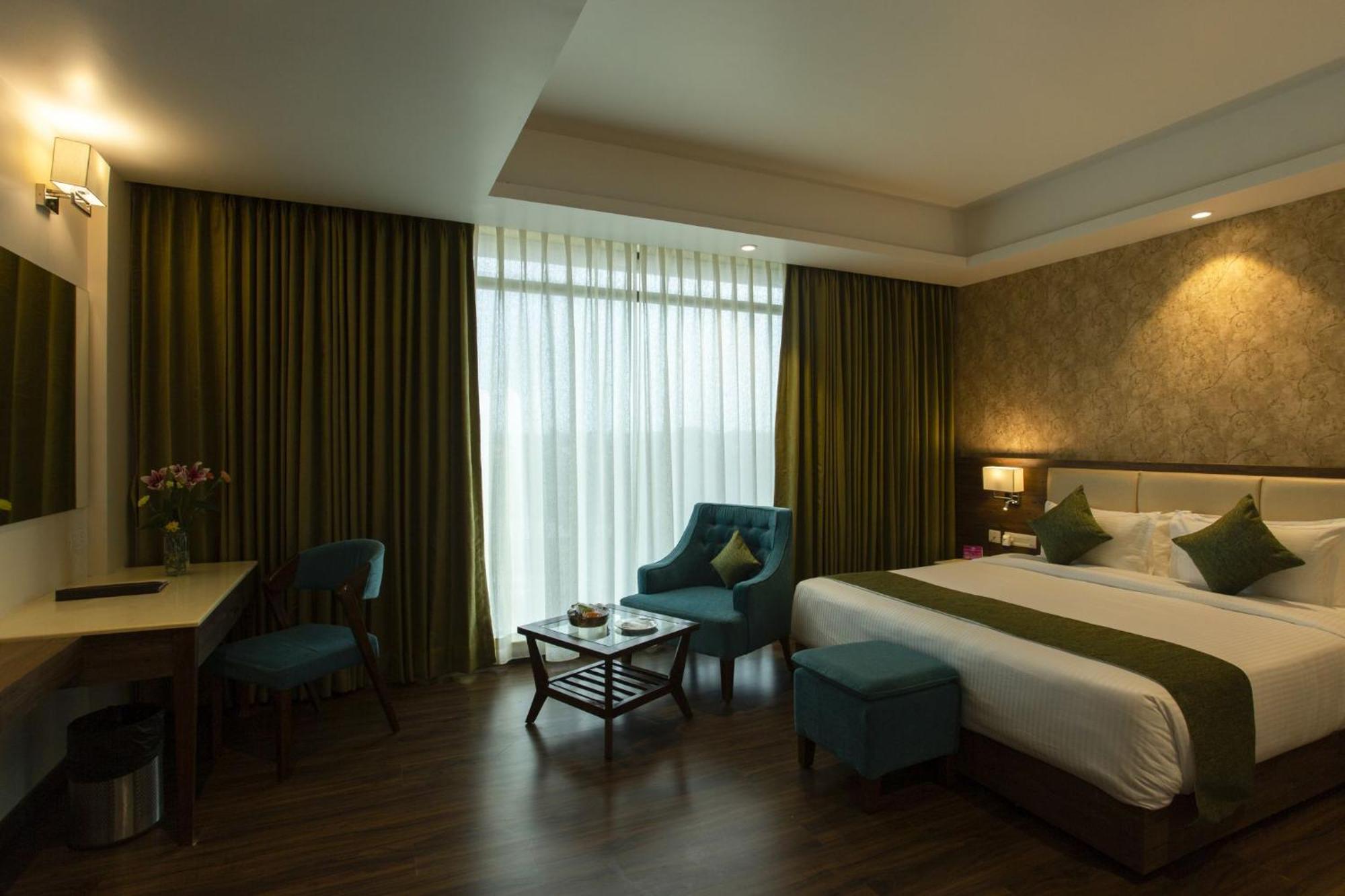 Sarovar Portico, Hotel